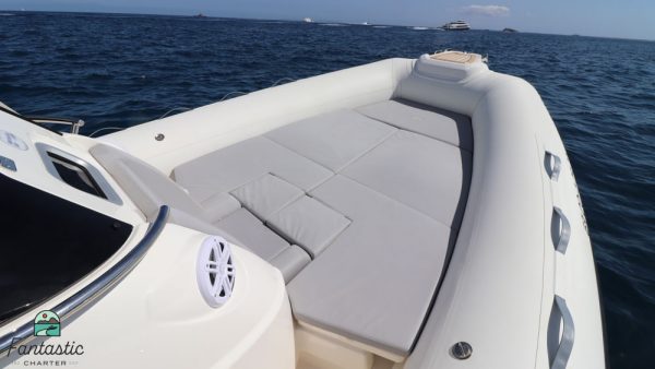 Alquiler de barcos con solarium en ibiza